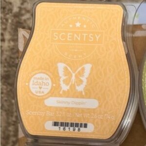Scentsy Perfect Peppermint Hand Soap - Red and White